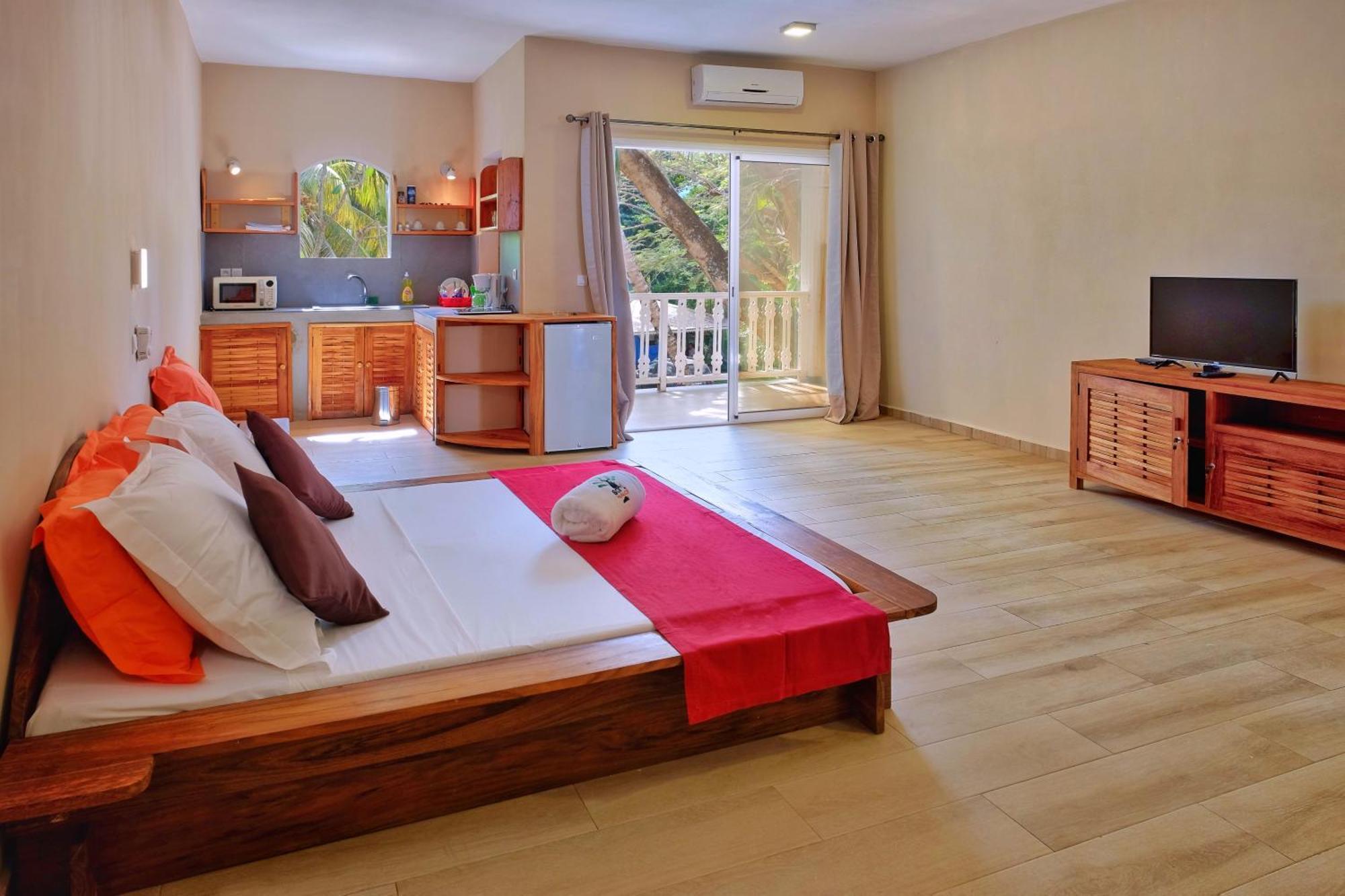 Hotel Residence Sarimanok Амбатолоака Екстер'єр фото
